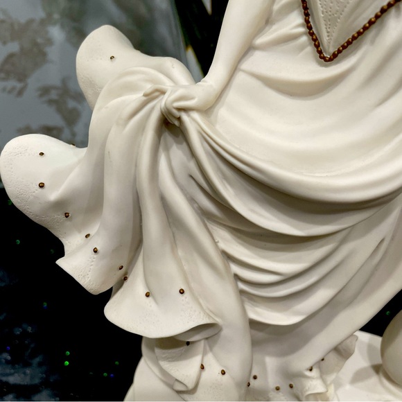 Giuseppe Armani Vintage Capodimonte Figurine " Bride on Balaustre" #0885F MINT - Picture 4 of 9